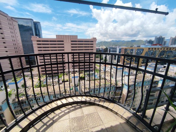 深圳盐田沙头角东部阳光花园出租中 盐田港旁,近地铁,东部阳光三房