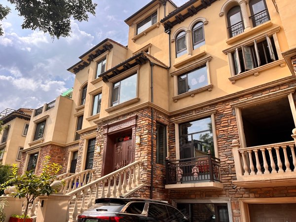 太原小店长风绿地山鼎庄园新上别墅绿地山鼎庄园500平精装别墅适合