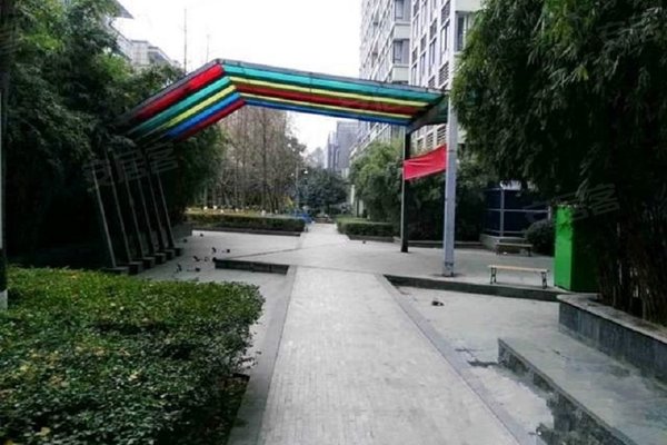 不足,卡斯摩广场怎么样,卡斯摩广场周边房产中介经纪人评价-成都安居