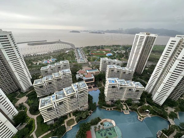 珠海高新区唐家湾格力海岸(一二期)唐家市场附近 161平大3房带花园 看