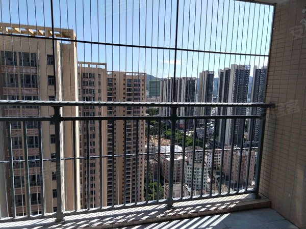 深圳坪山坪山香江花园业主急租  香江花园三房一卫,免租七天出租房源