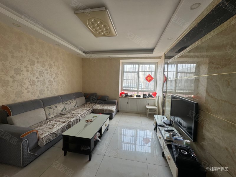 出售临湖雅苑两室两厅精装采光无遮挡价格美丽