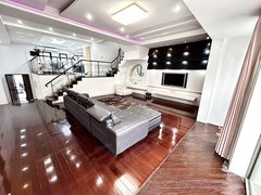 上海闵行浦江（新挂牌）华侨城一期地上三层联排别墅，六房，带大露台，可出租房源真实图片