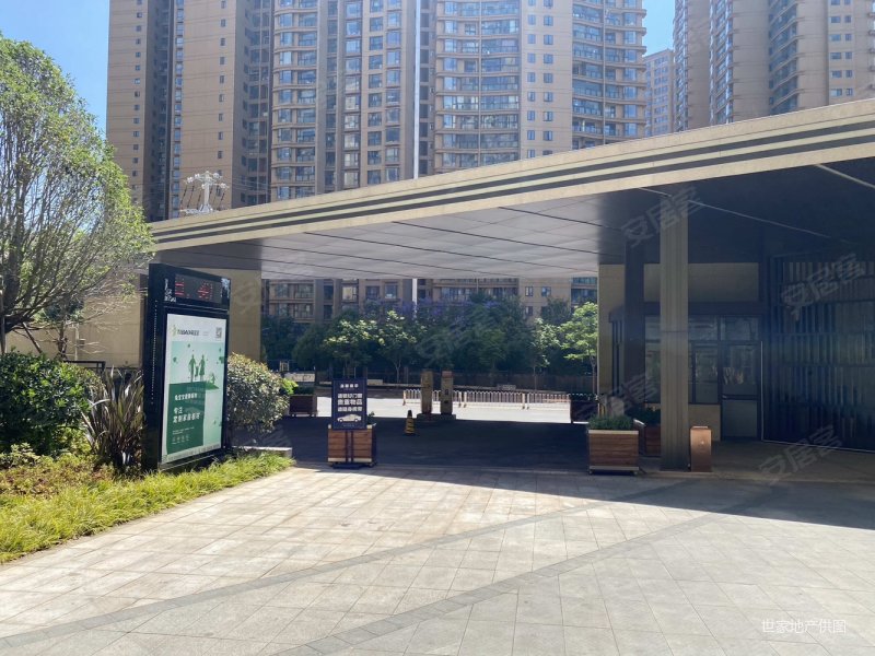 澜湾俊园106平米正三房拎包入住带车位看房方便