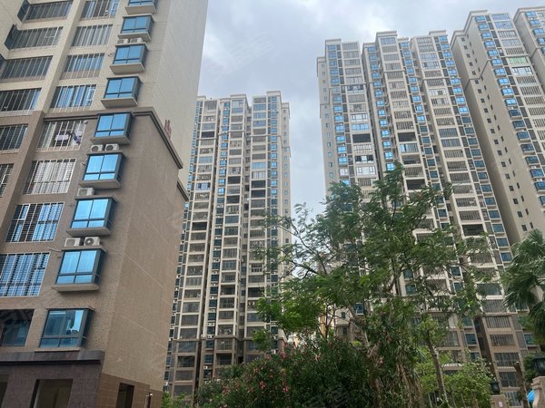 泉州惠安螺城镇天山广场天山广场 精装修一房一厅 1200月 拎包入住 好