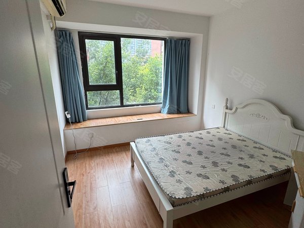 海宁长安镇农发区中天钱塘玥2500车位出租，可以租半年出租房源真实图片