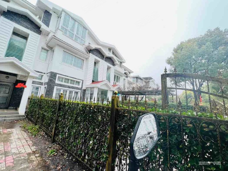 虹山半岛3室2厅3卫210㎡南北1500万