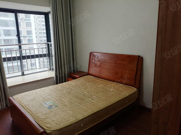 防城港港口中央商务区翡翠园翡翠园中层带空调,四房两厅两卫1200元月