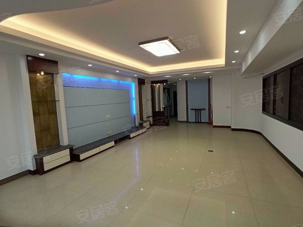 【多图】滨江大厦,南安市区租房,滨江大厦 4室2厅3卫 电梯房 180平