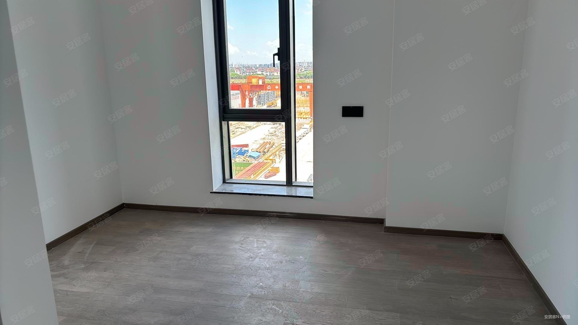 揽月臻翠府(商住楼)5室2厅4卫311.64㎡南590万