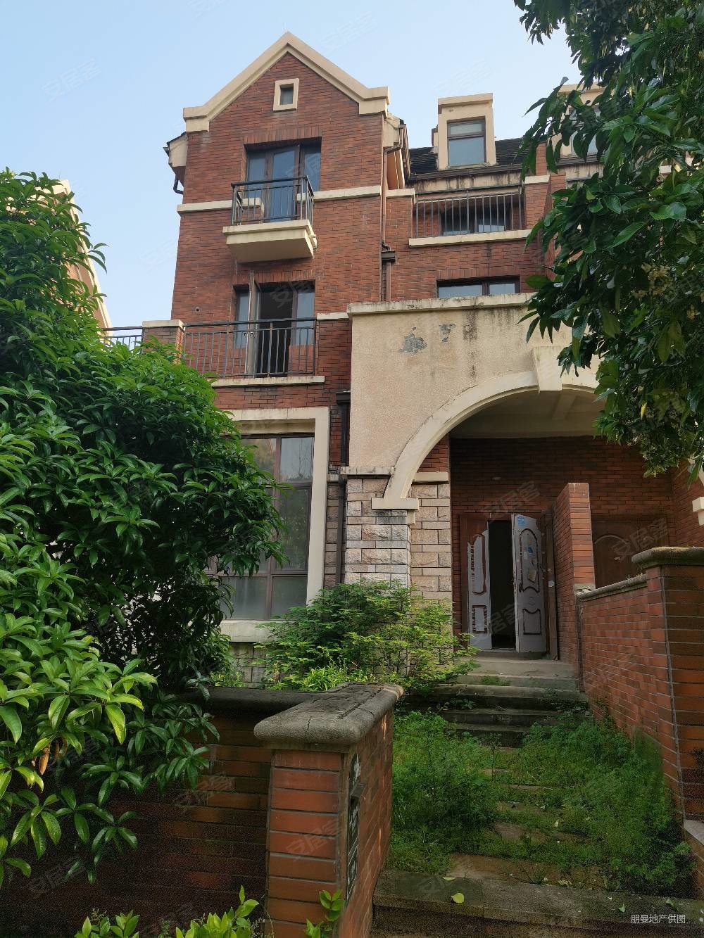 银亿上尚城(一期别墅)4室2厅3卫232㎡南北350万