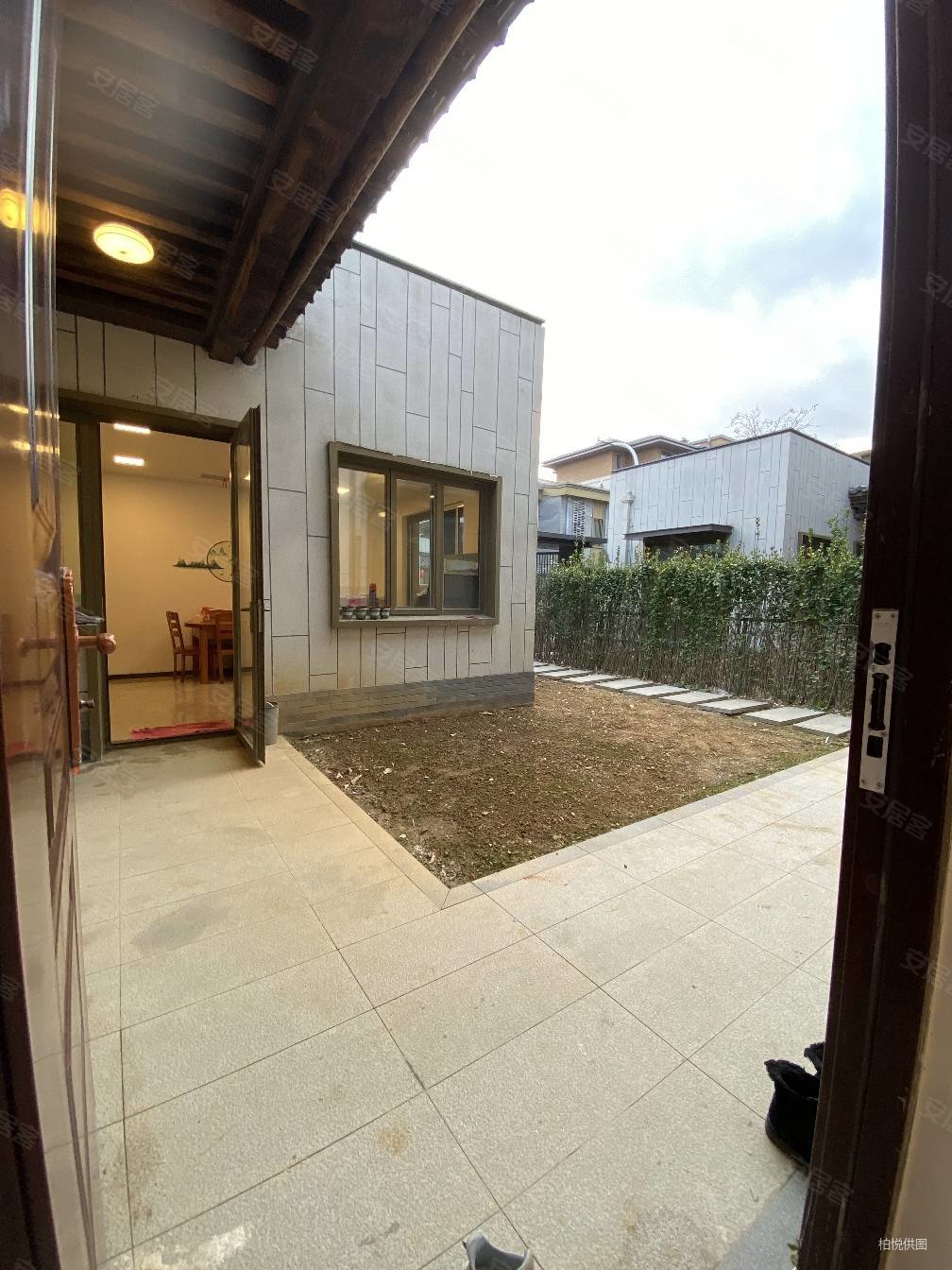 山湖城花园湖畔小院