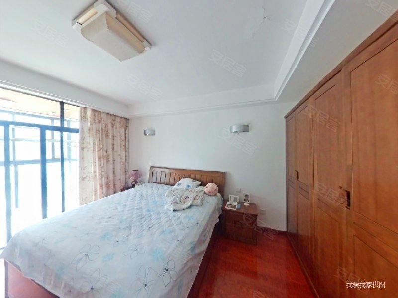 新世界花园4室2厅2卫212.2㎡南北1130万