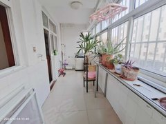 临沂兰山通达路边户二楼  客厅带飘窗  地暖  全套家具家具  随时看出租房源真实图片