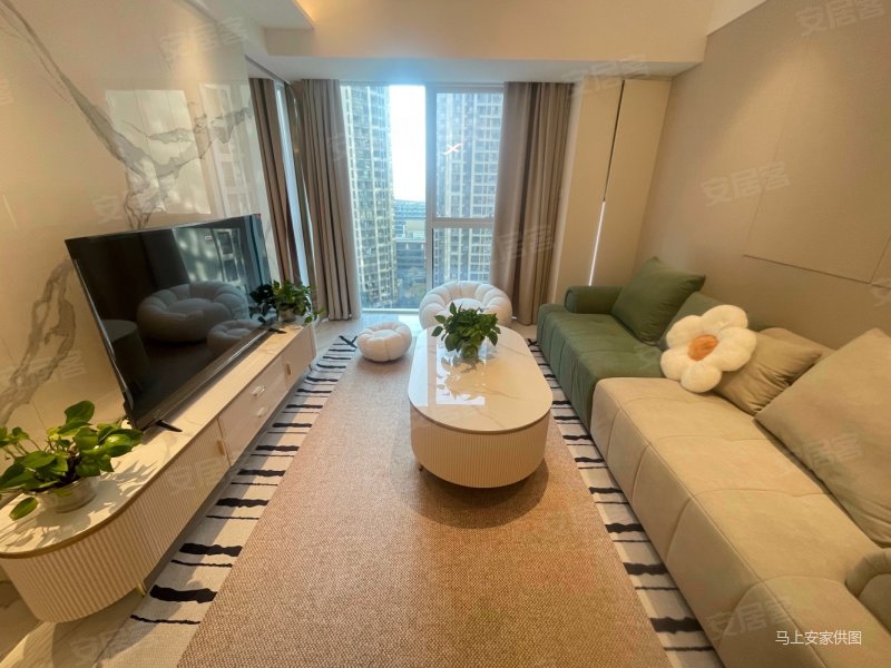 世豪翡丽1室1厅2卫83㎡南165万