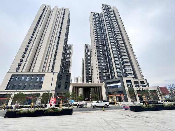 深圳坪山坪山万樾府离比亚迪近,锦龙地铁站500米,高