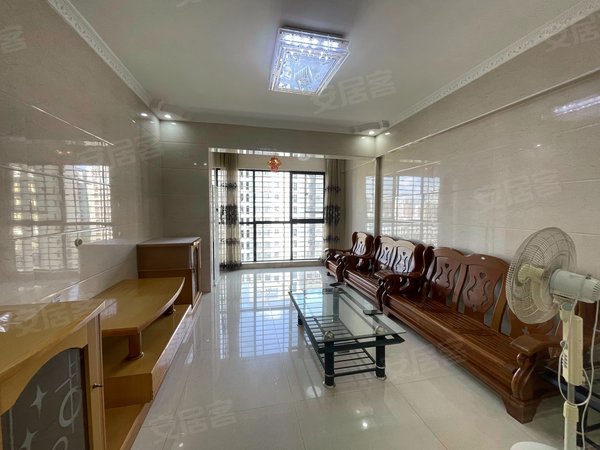 泉州晋江万达广场阳辉华庭万达 一中旁 精装三房两卫 全配家具家电