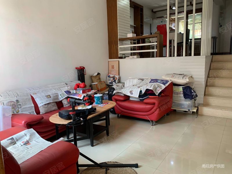 (联排别墅) 精装4房 带花园和车库 产权清晰 南北通透