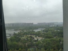 南京栖霞仙林湖五一新上房源万达茂正中心湖景房，价格包物业亲民，楼下可夜跑出租房源真实图片