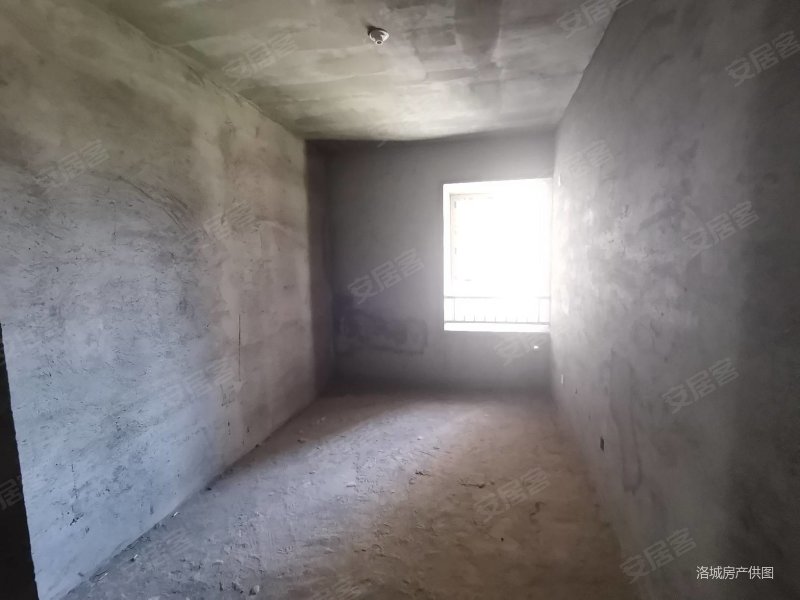 唐宫路 地铁口 百货楼旁 三室毛坯房 可贷款 停车方便,万富熙悦城二手