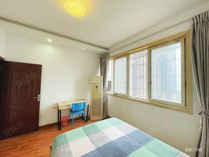 近医院 中间楼层采光好 精装可拎包入住 刚需两居 正规商品房,凌云阁