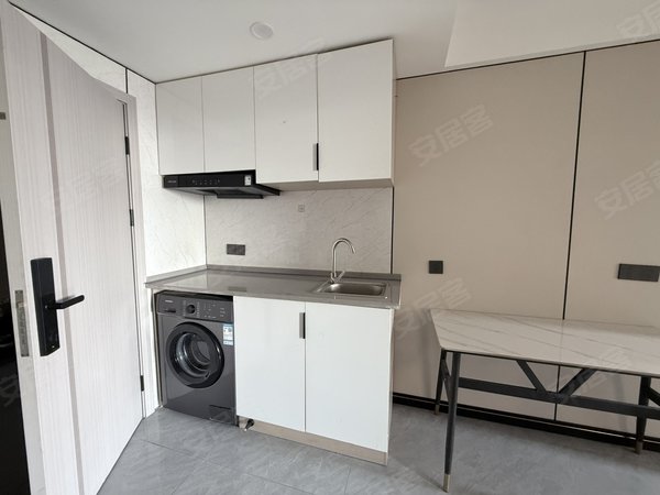 金华浦江县浦江城东永在大道909号楼本人房栋，靠近253夜市高楼层两室出租，随时看房，停车方便。出租房源真实图片