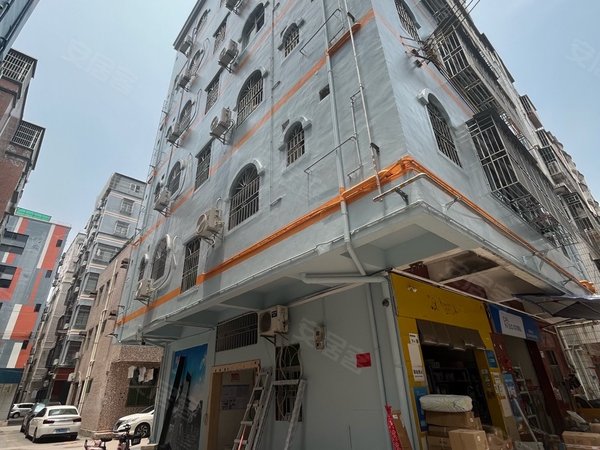 深圳龙岗龙岗中心城爱联蒲新小区爱联地铁附近精装电梯大单间带露台