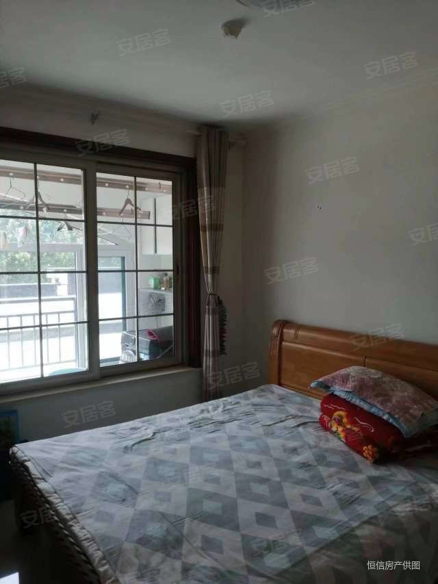 鲁昱绿城3室2厅1卫125㎡南76万