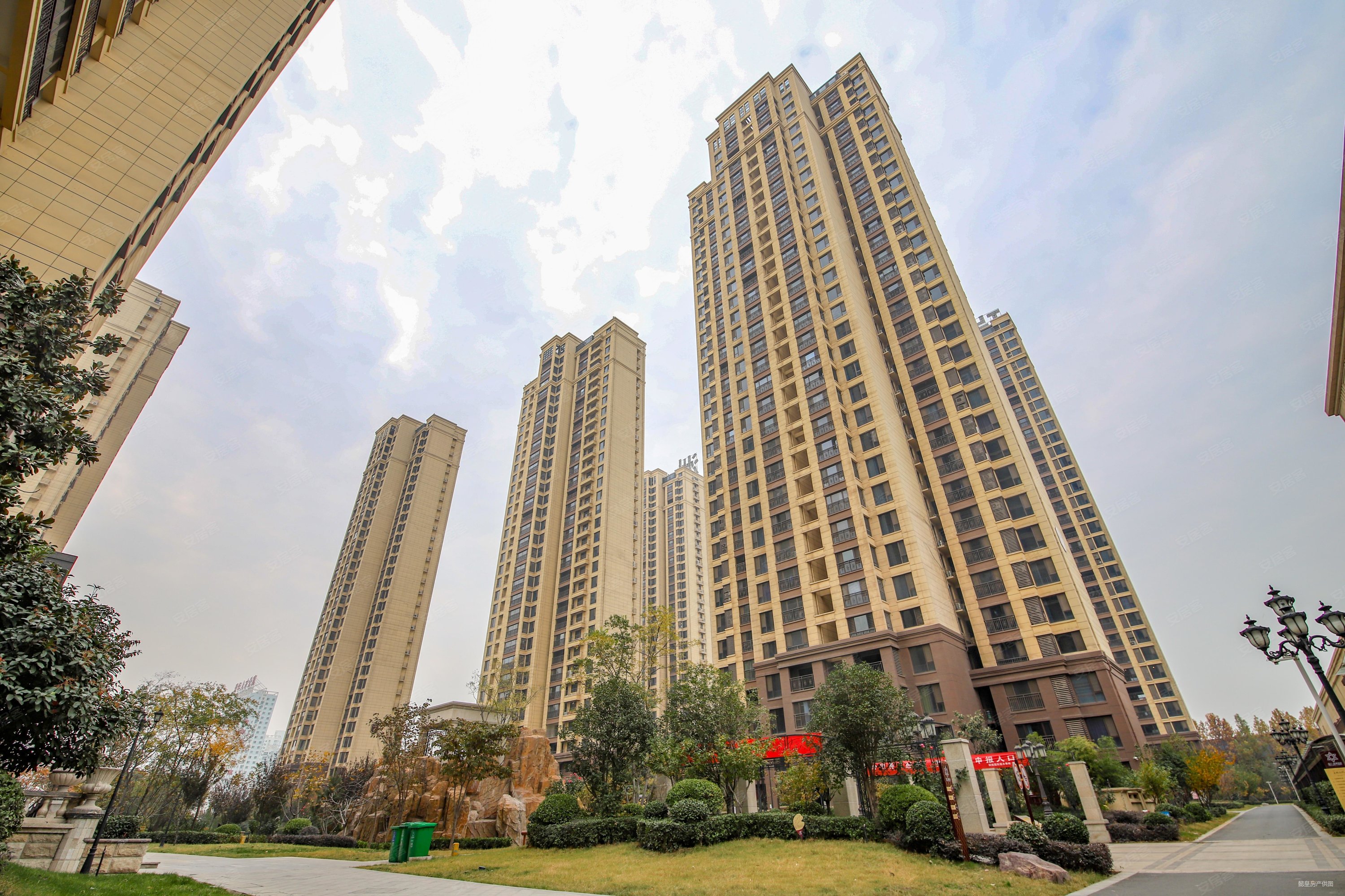 瑞江瀛洲花园一楼带110平花园朝南无遮挡220平215万