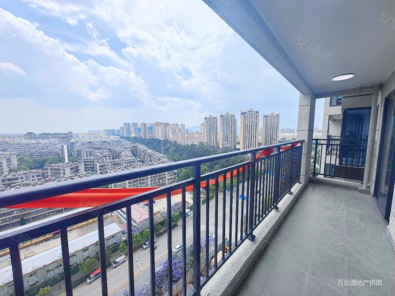 楼下 二号线地铁口 现房  即住 精装三房两卫 中骏天誉二期