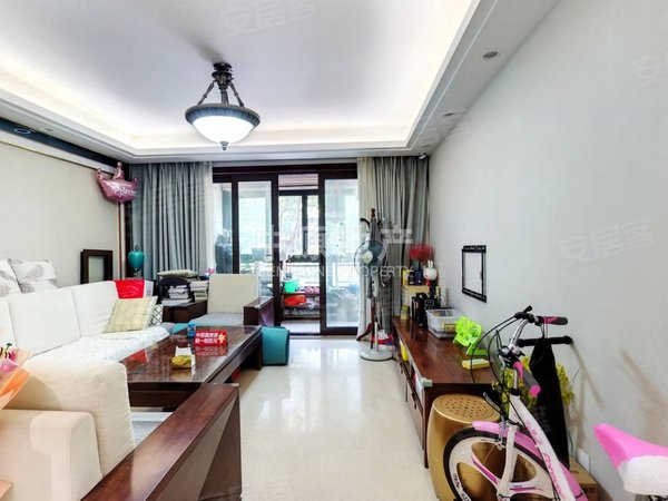 上海浦东高行森兰名轩(一期)客厅带阳台,品质小区,配套完善,居家装修