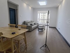 庆阳西峰西峰城区四中附近,精装三居室,家具家电齐全,厨卫完善,拎包入住。出租房源真实图片