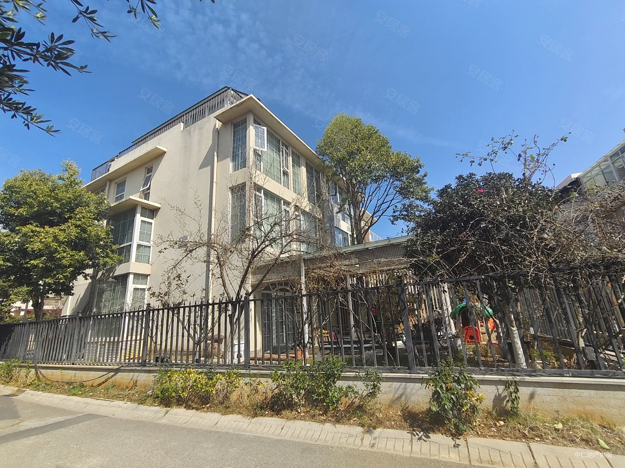 滇池卫城蓝溪带200平米大花园豪装680万位置安静