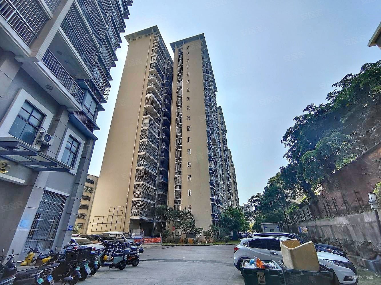 海口市龙华区国贸金龙路万利隆花园置地花园金海广场三房两厅两卫