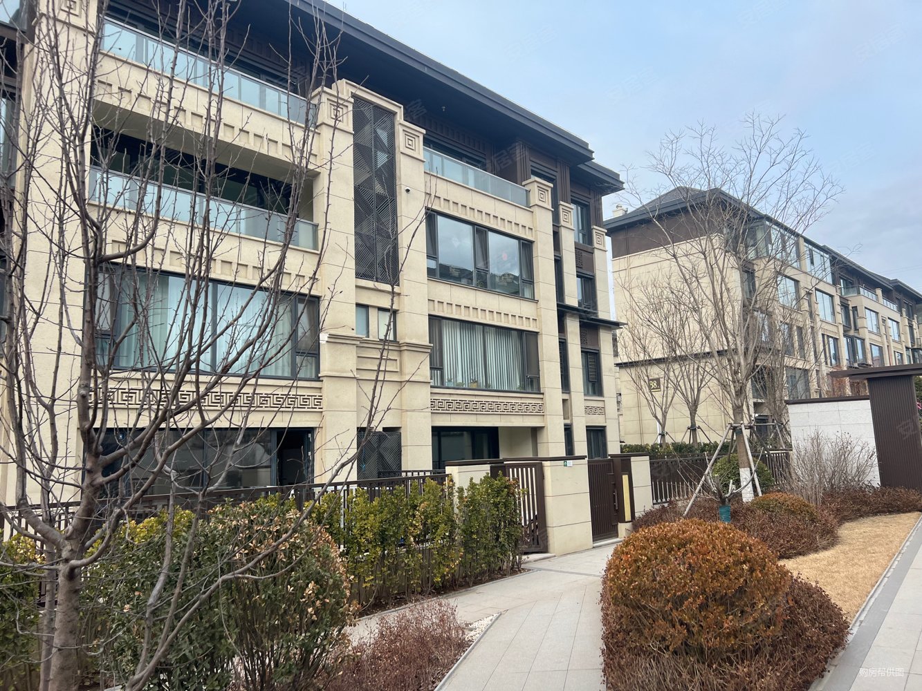 新希望锦麟玖玺电梯洋房实用面积两百多平方带阁楼室外阳台