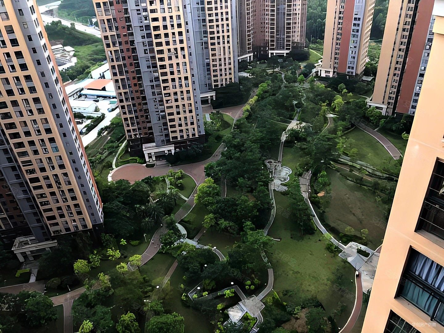 深业金榜山3室2厅2卫142.99㎡南北149万