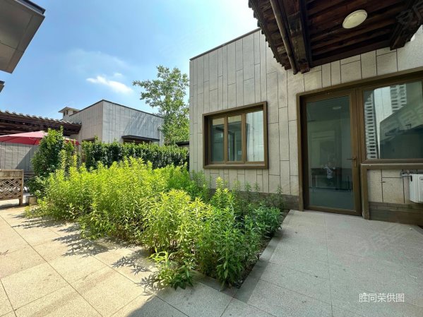 山湖城花园湖畔小院