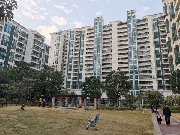 东莞厚街白濠世纪绿洲世纪绿洲三期5房出租,南北通透户型,看房方便