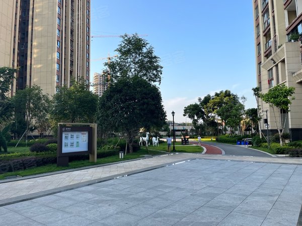 重庆合川钓鱼城街道花滩一号合川花滩一号精装正三房两卫家居家电齐全