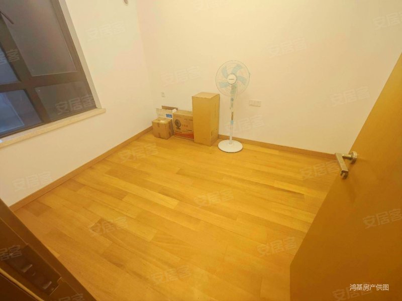 新建二中旁精装修房东急卖