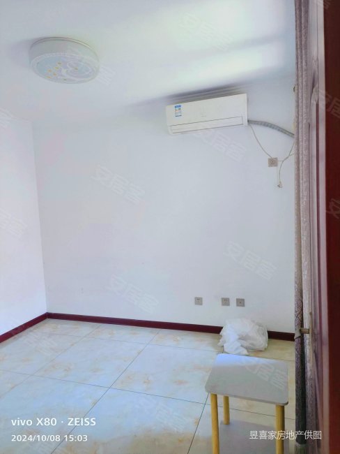 凯瑞国际,精装两室,干净,整洁,中间楼层,随时看房,随时过户