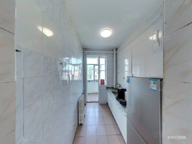 滨河小区3室1厅8466平米