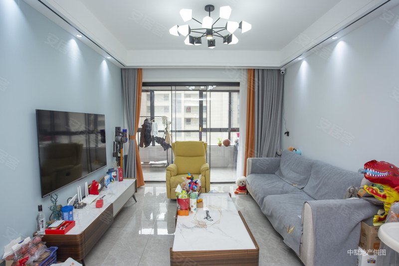 106平3室2厅电梯房南北通透精装修城建琥珀东华府