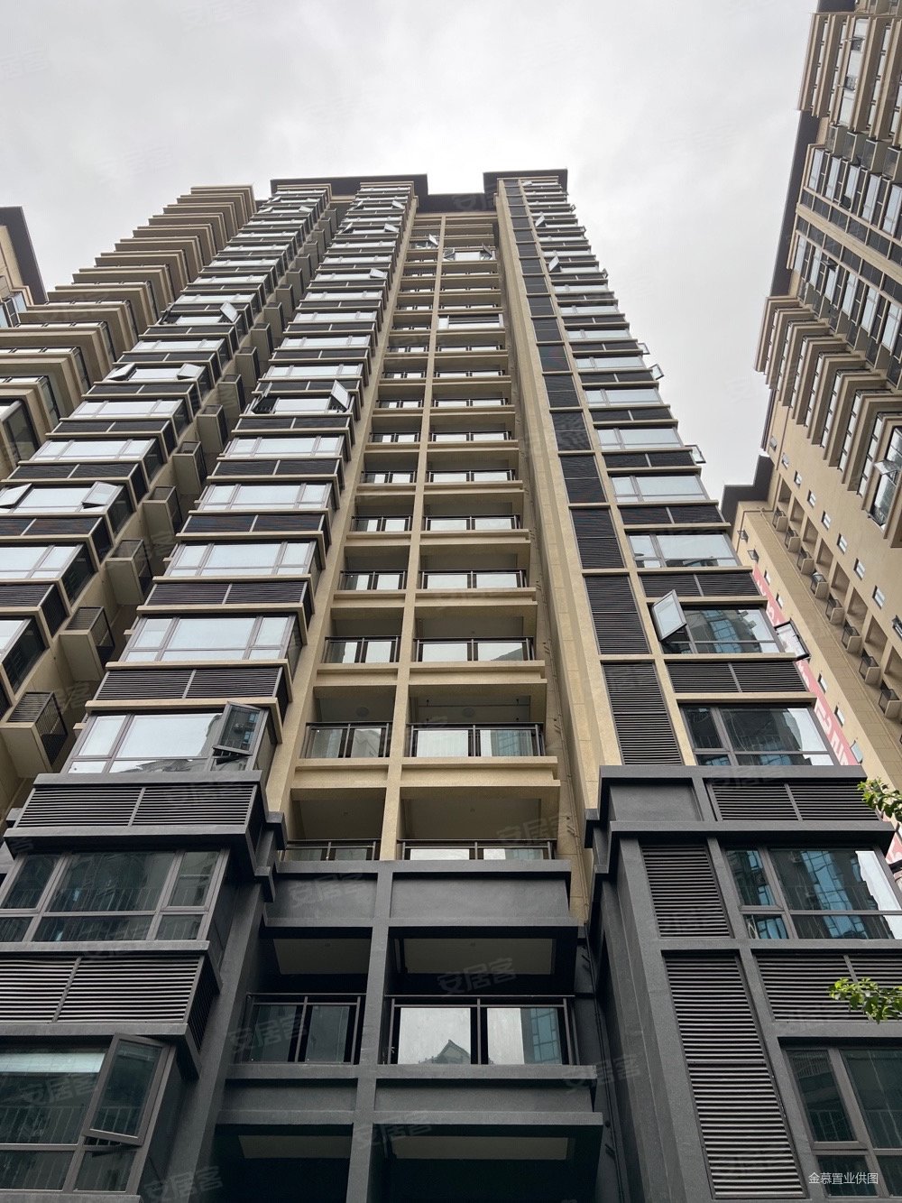 笋总部基地12000单价买两房地铁300米可公积金