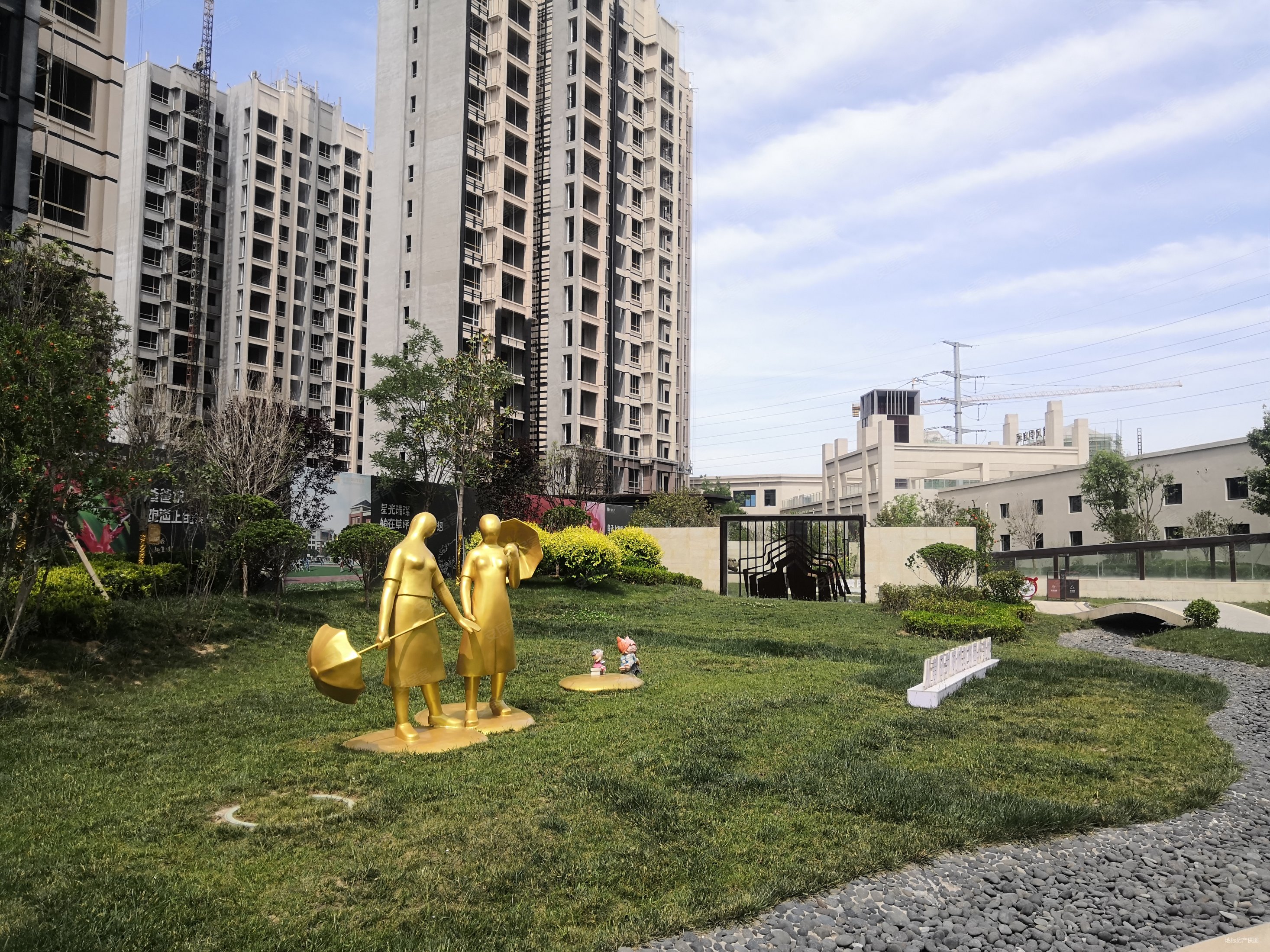 西咸新区 黄冈学府城 大三室 低密度 高绿化 配套全 精装修