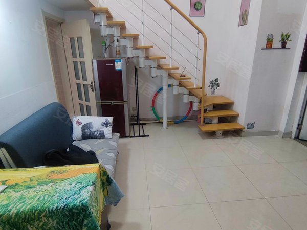 大外南山学府封闭小区跃层近铁路医院巾帼大厦解放小学