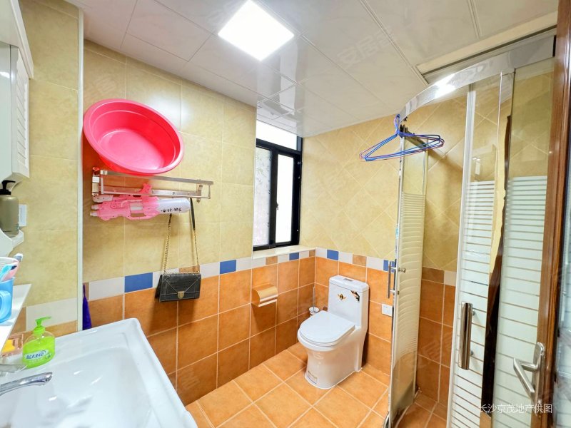 山水英伦庄园精装一楼 诚心出售 配套齐全 带院子 近地铁!