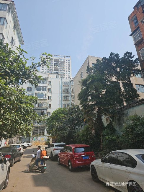 小西门富春花园3楼洋房3室2厅2卫128.48平方米