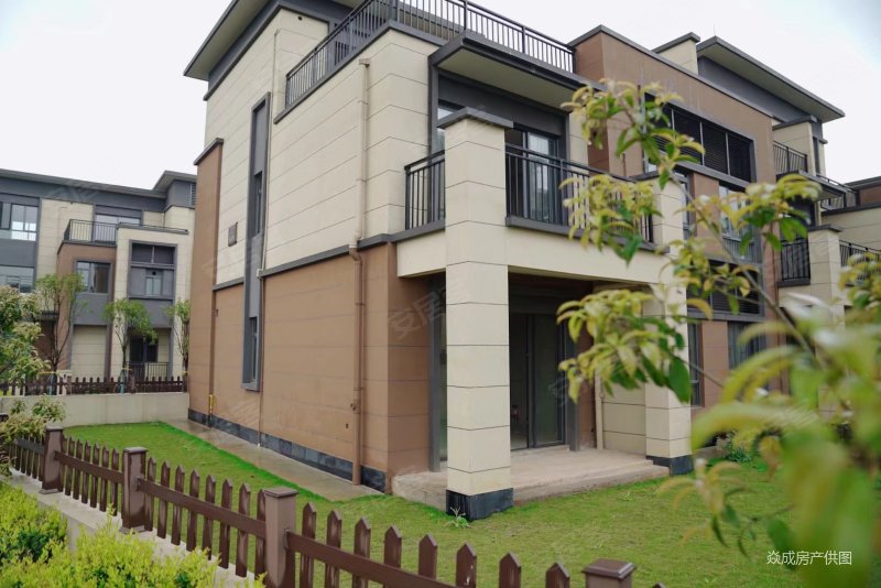 湘江富力城(别墅)5室2厅5卫155㎡南北156万