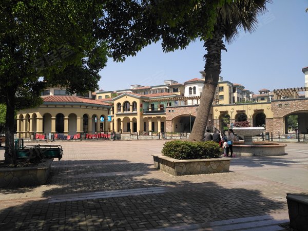 【多图】新城翡翠湾,通澄租房,城西新城翡翠湾 热租花园洋房 配套齐全